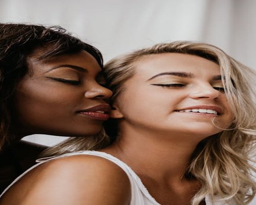 Portrait of a smiling woman